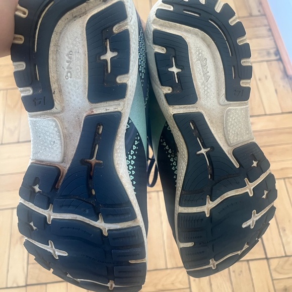 Brooks Women's Size 11 Running Shoes - Picture 2 of 5